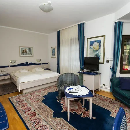 Отель Trapp Рюдесхайм-на-Рейне